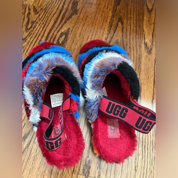 UGG slides - Picture 2 of 7